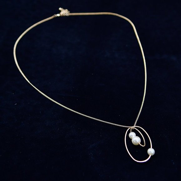 Stylish gold plated pearl long necklaces - Picture 4 of 4